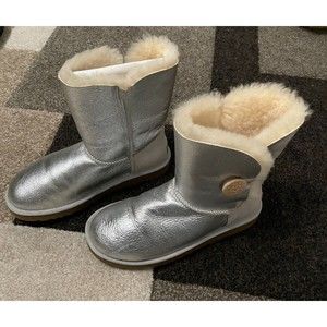 UGG Bailey Button Silver Metallic US 7 1002951 W/STR FABULOUS